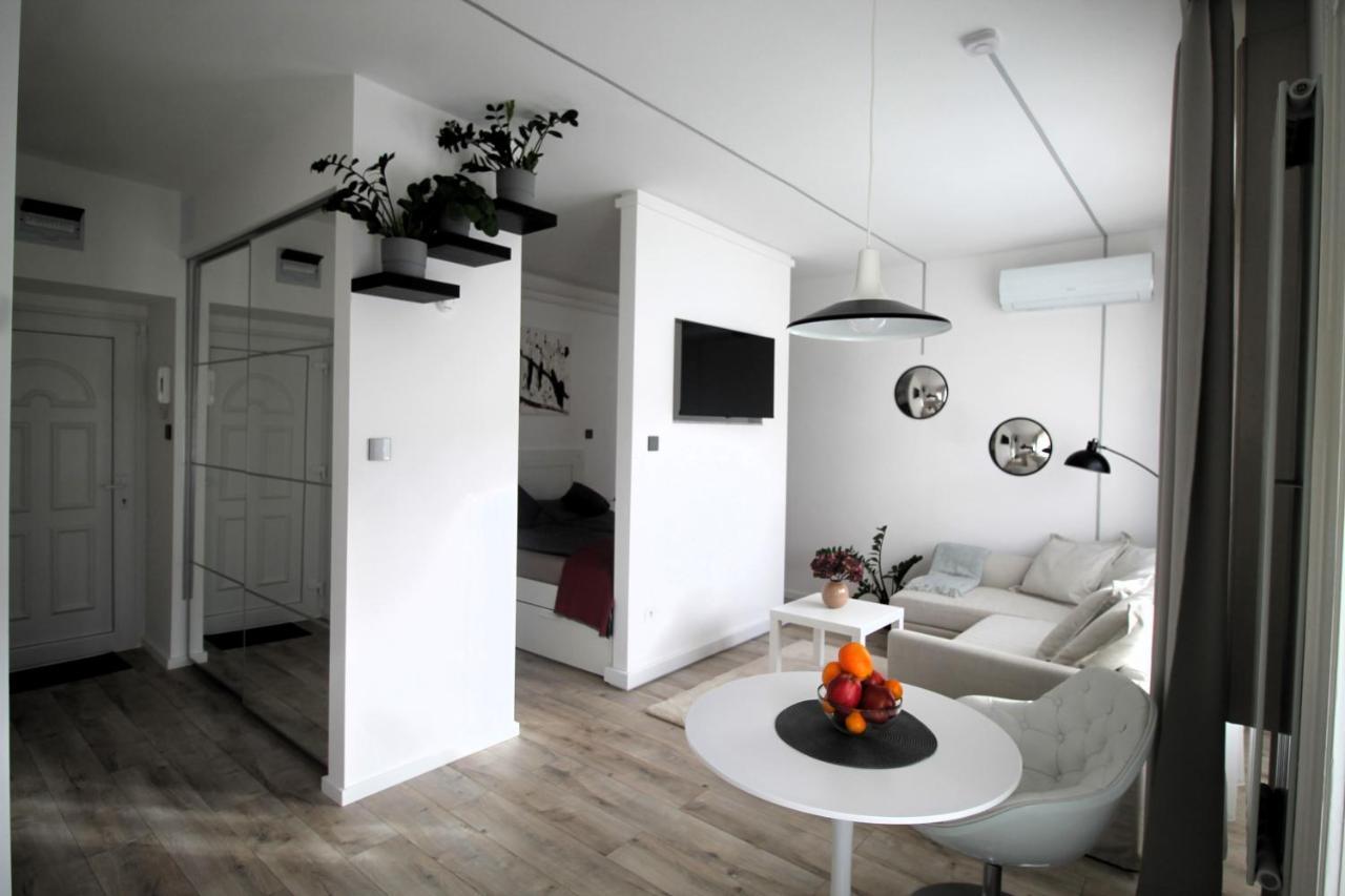 Modern Studio A Belvaros Koezepen Parkoloval- Kata Studioapartman Γκιόρ Εξωτερικό φωτογραφία