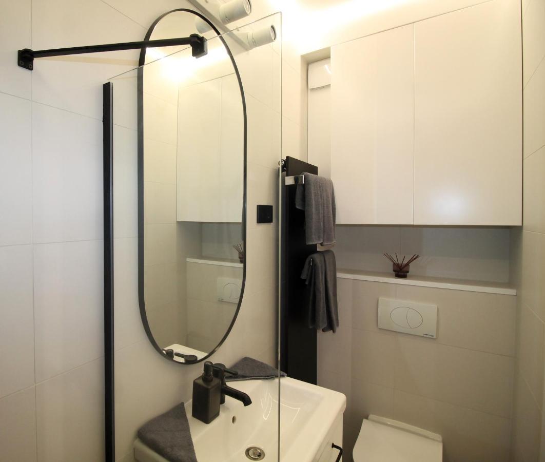 Modern Studio A Belvaros Koezepen Parkoloval- Kata Studioapartman Γκιόρ Εξωτερικό φωτογραφία